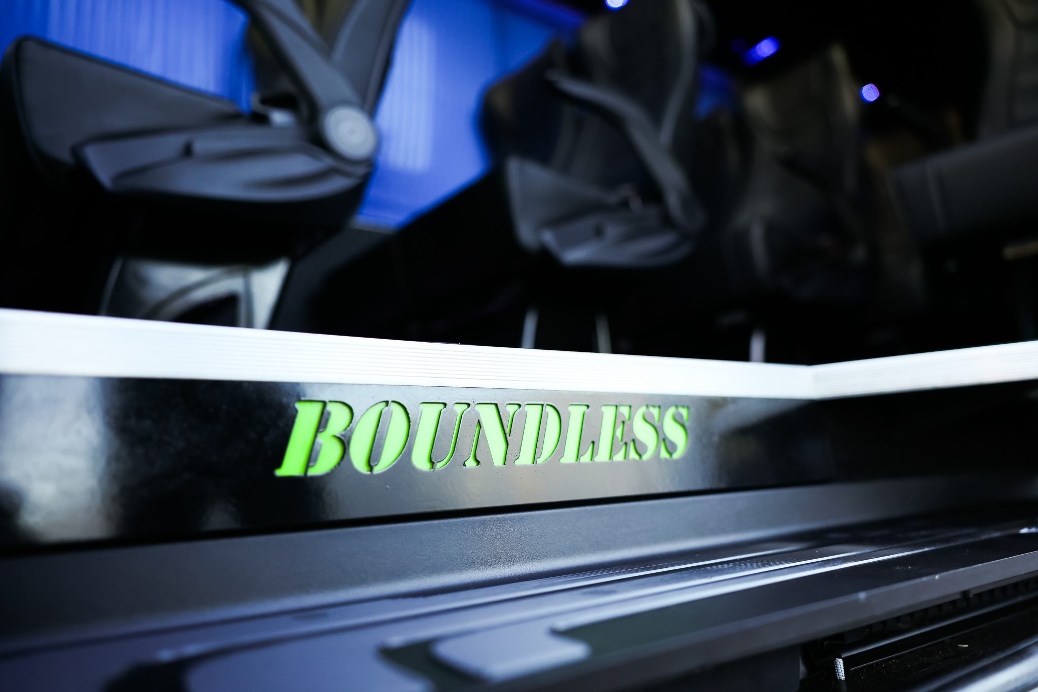 Boundless – Small Group Transport